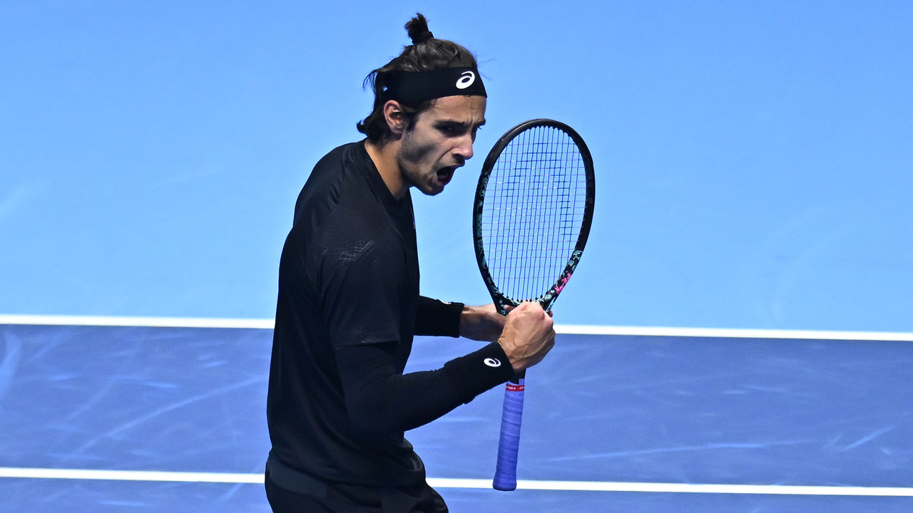 Hot Shot: Musetti lifts Turin roof after outlasting Alcaraz in epic point