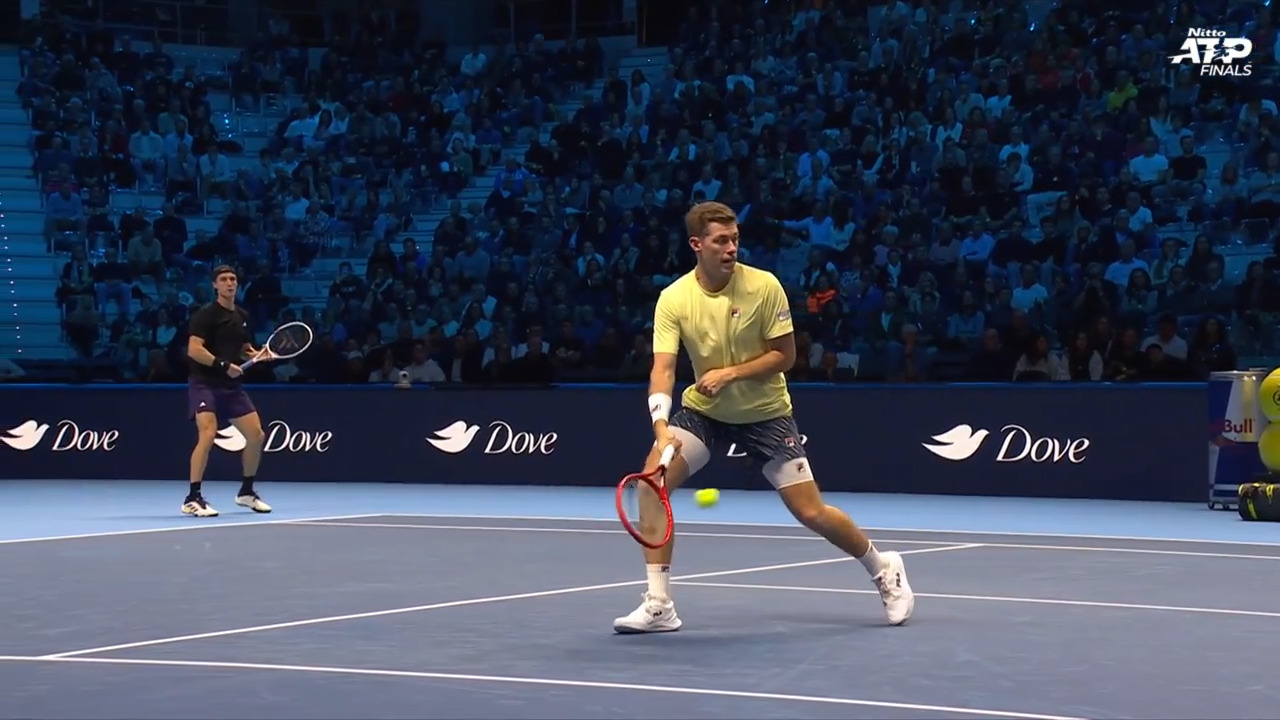 Hot Shot: No-look magic as Skupski displays reflexes of the highest order in Turin!