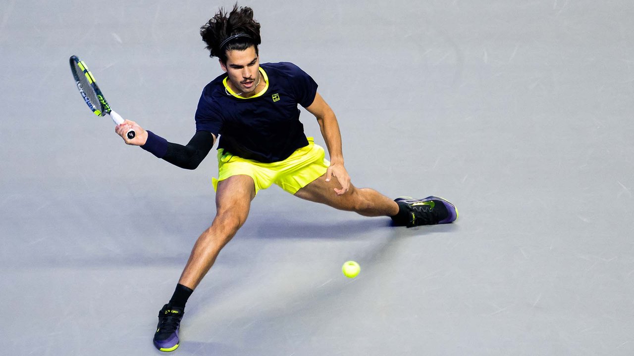 Hot Shot: Alcaraz goes from dazzling defence to classy lob in Vienna