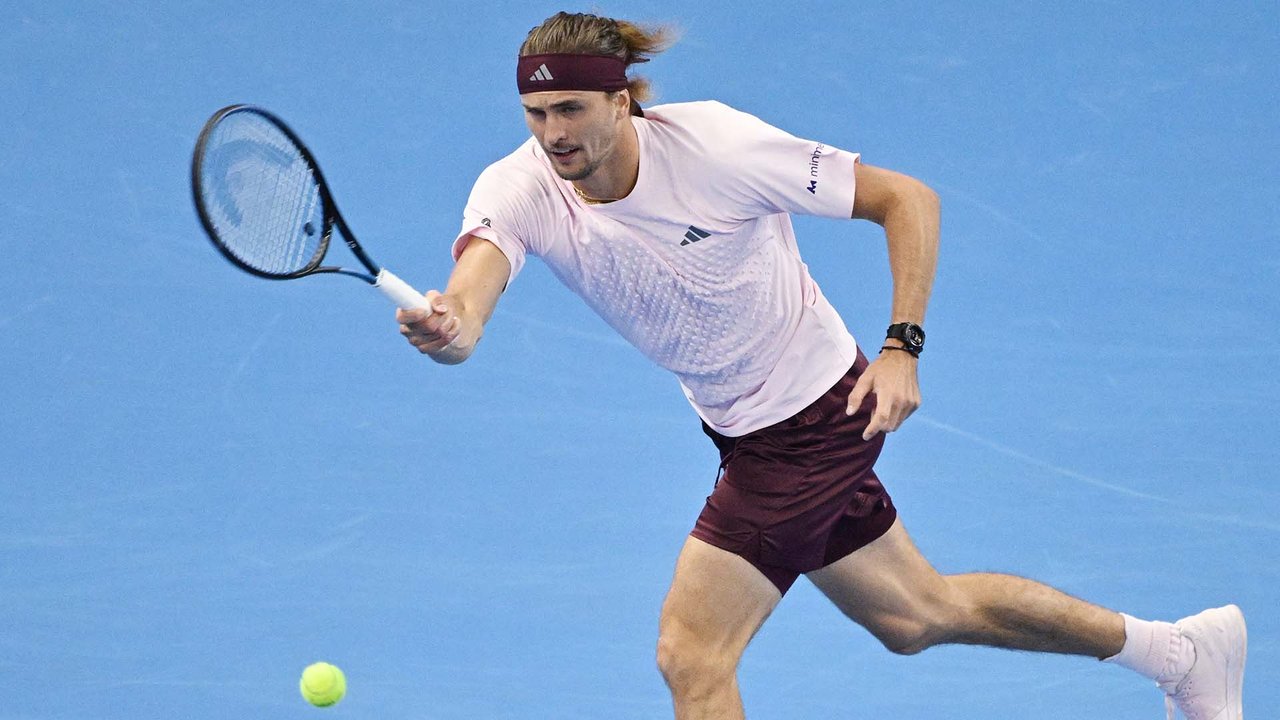 Hot Shot: Djokovic pushes to the brink in Beijing, but Zverev finds a stunning answer!