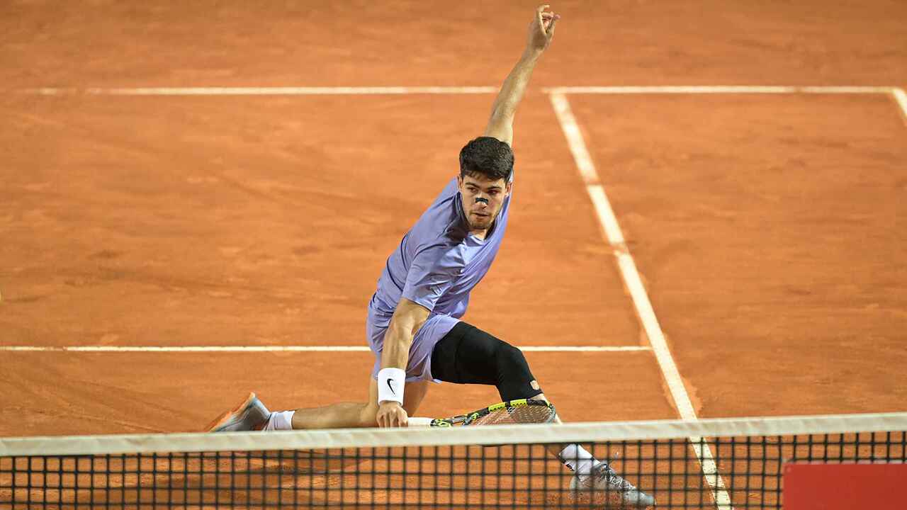 Hot Shot: Alcaraz carves perfect angle in Rome