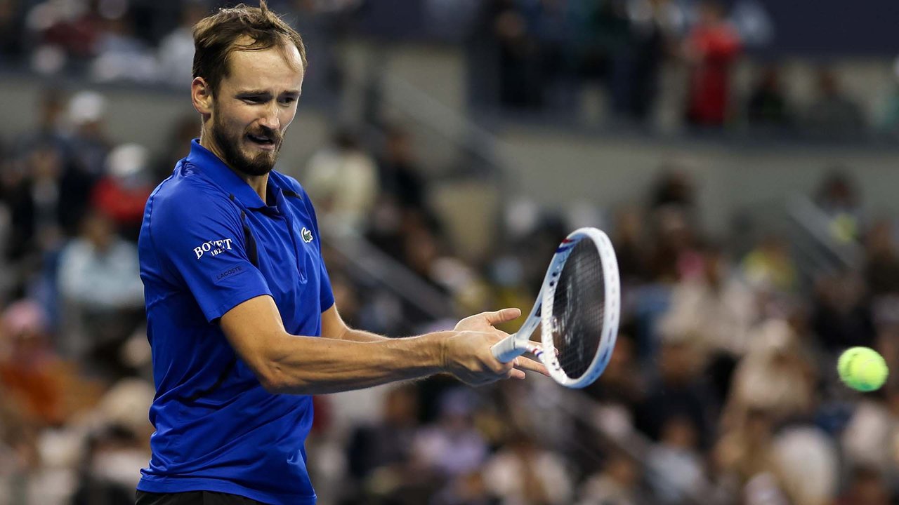 Hot Shot: Medvedev paints the line early in Beijing SF bout vs. Djokovic