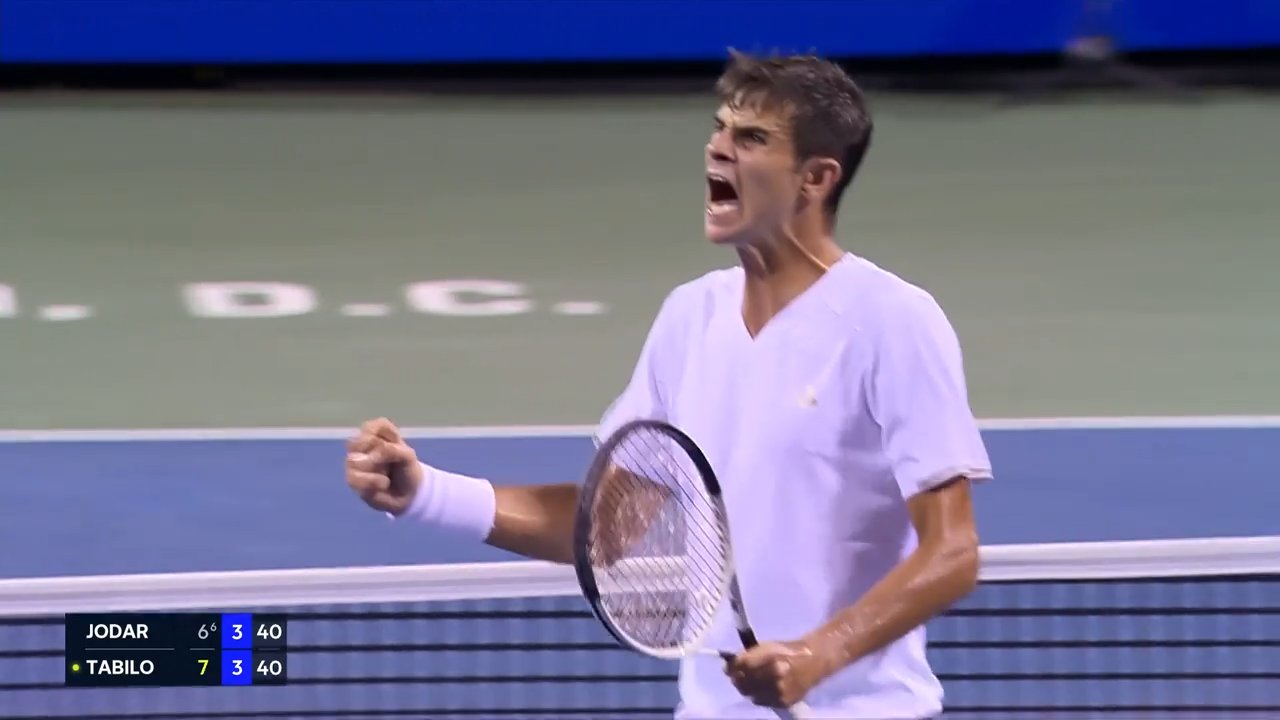 Hot Shot: Jodar carves key break point with clutch volley in Washington 2026