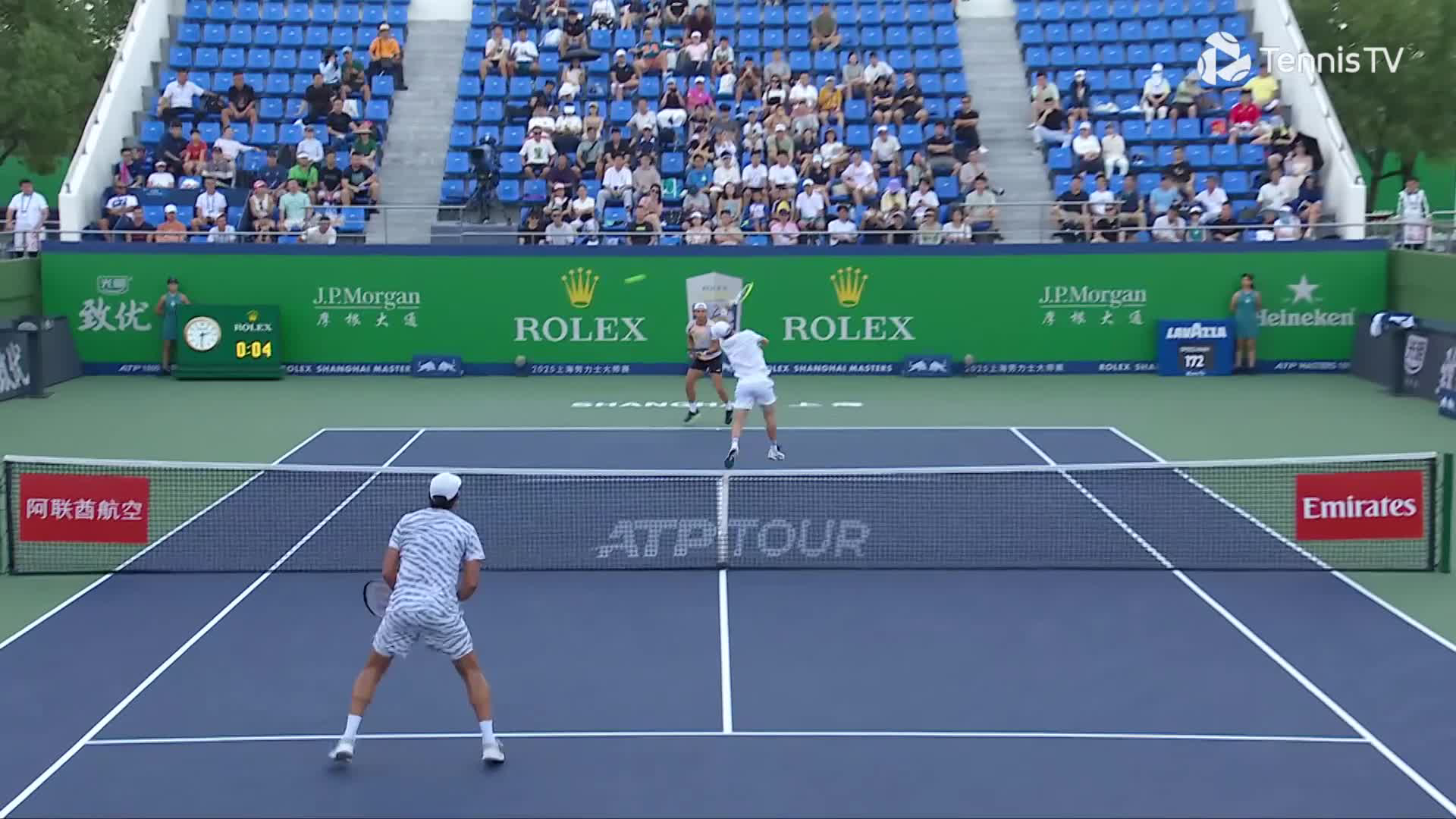 Hot Shot: Moutet's no-look stunner turns up the heat in Shanghai doubles!