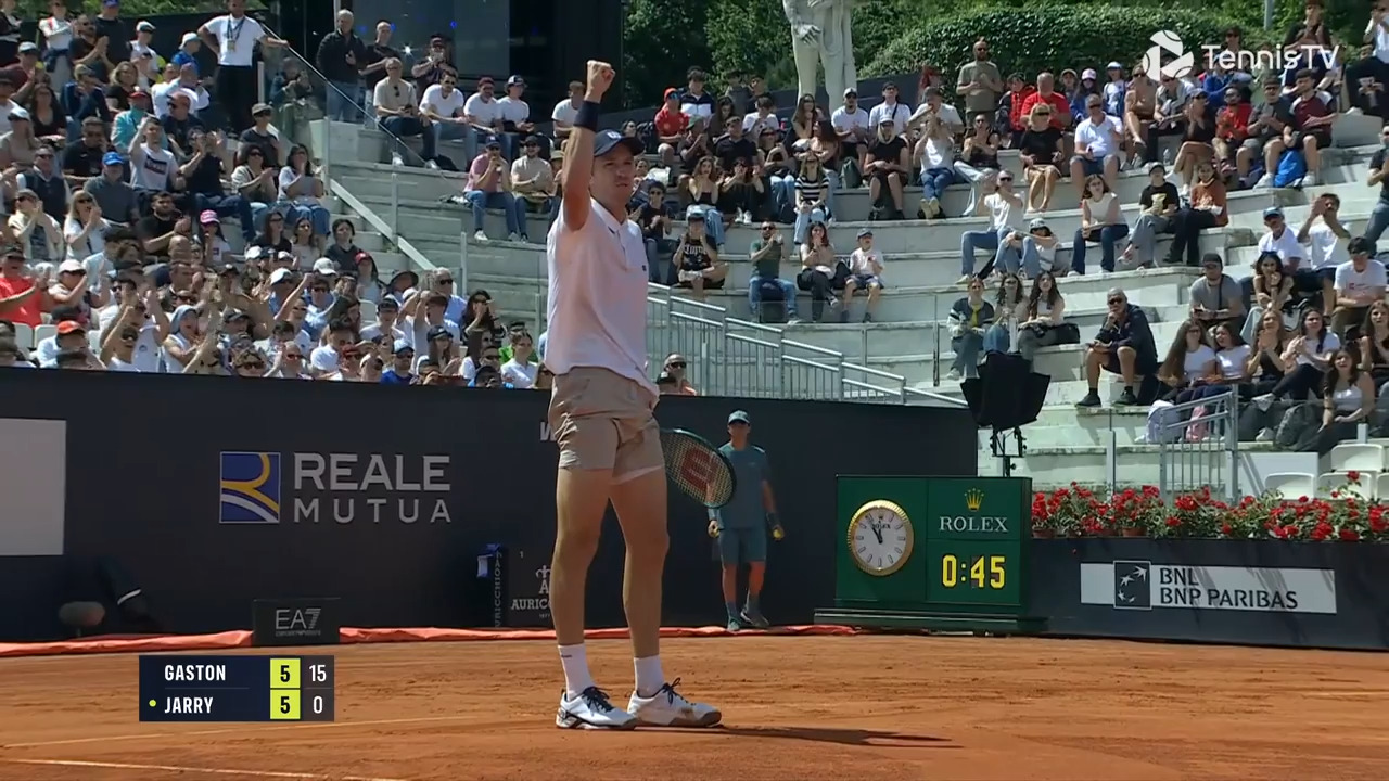 Hot Shot: When in Rome! Jarry strikes pose after stunning pass 
