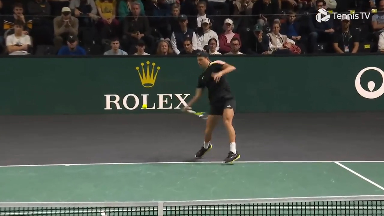 Hot Shot: Muller's forehand stunner seals 21-ball rally in Paris 2025