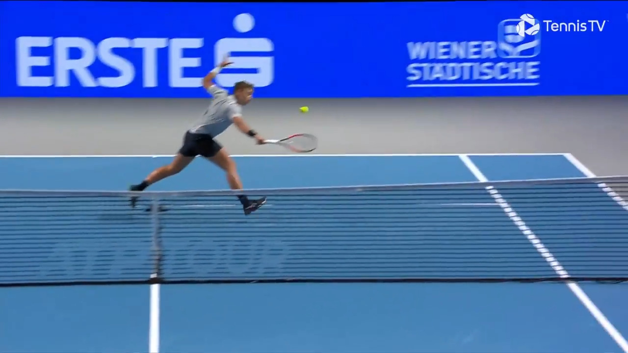 Hot Shot: Medjedovic's stretched volley stunner raises the roof in Vienna 2025