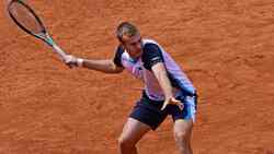 Hot Shot: Sachko demands applause after lung-busting exchange in Hamburg