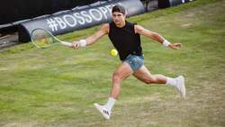 Hot Shot: Giron y una volea perfecta para salvar break point en Stuttgart