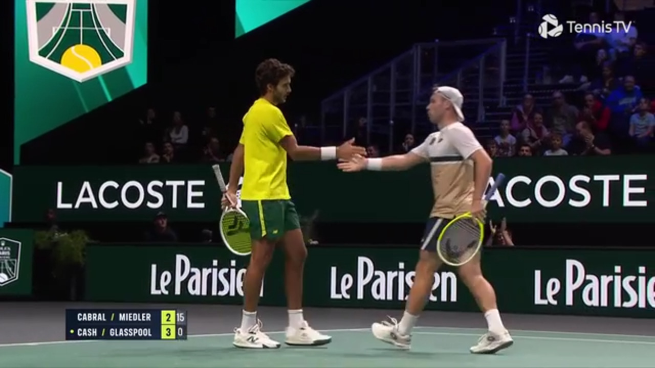 Hot Shot: Cabral/Miedler scramble to win thrilling doubles point in Paris 2025