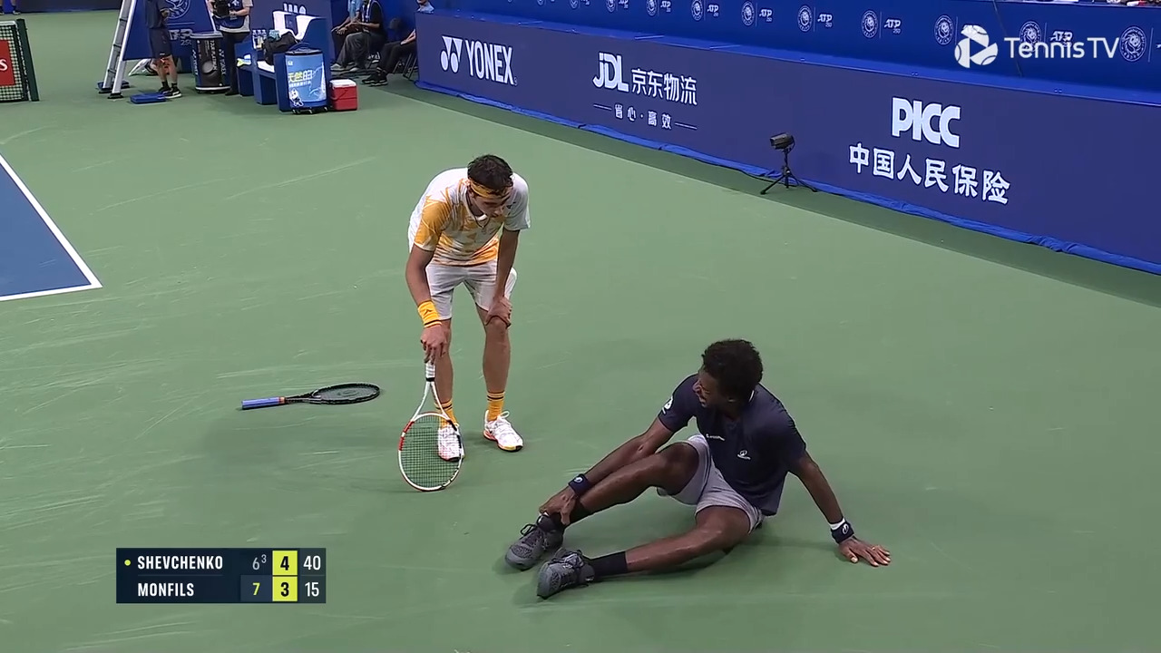 Watch: The moment that led Monfils to retire in Chengdu R1