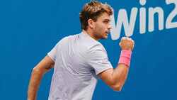 Hot Shot: Cobolli's stunning dig & chase leaves Sinner stranded in Vienna 2025