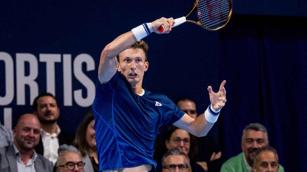 Hot Shot: Lehecka rebuffs Auger-Aliassime's s+v attempt in Brussels 2025 