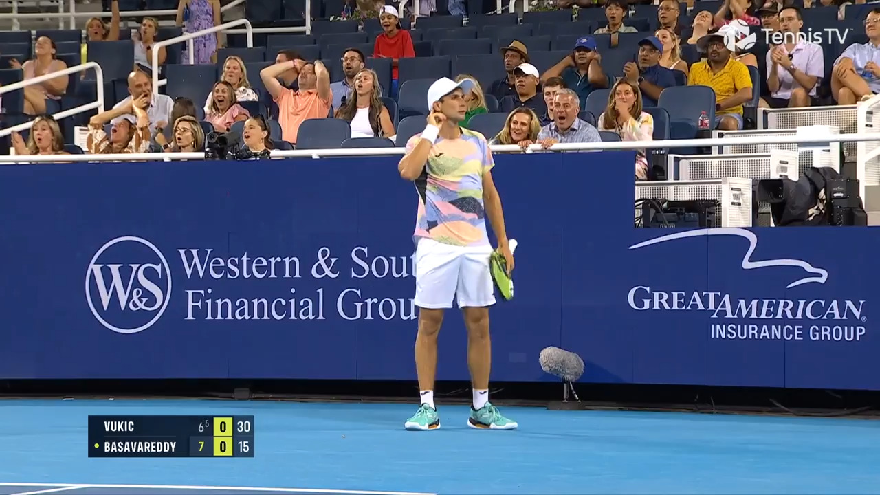 Hot Shot: Vukic retreats & rockets spinning forehand stunner after lob in Cincinnati 2025