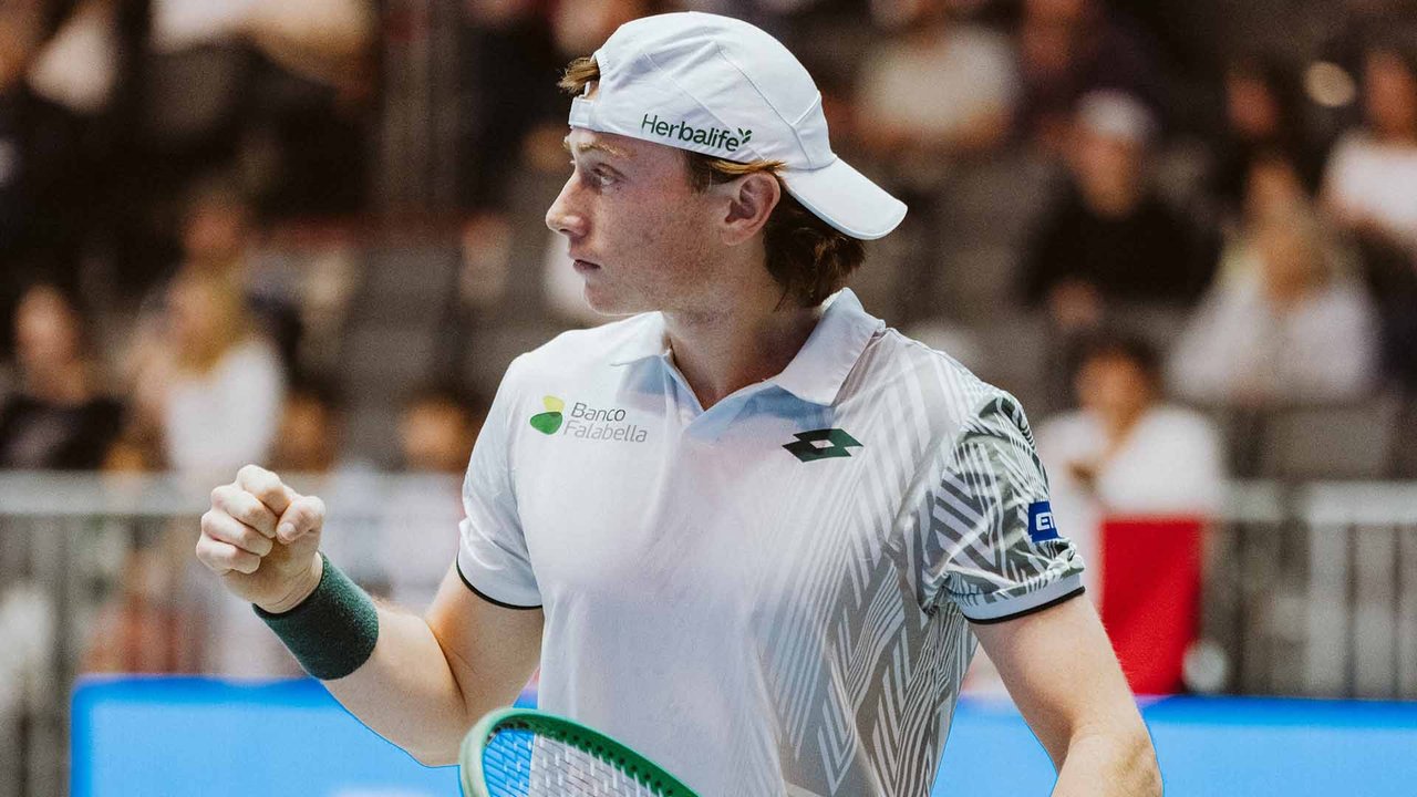 Hot Shot: Buse's lung-busting match point save in Vienna