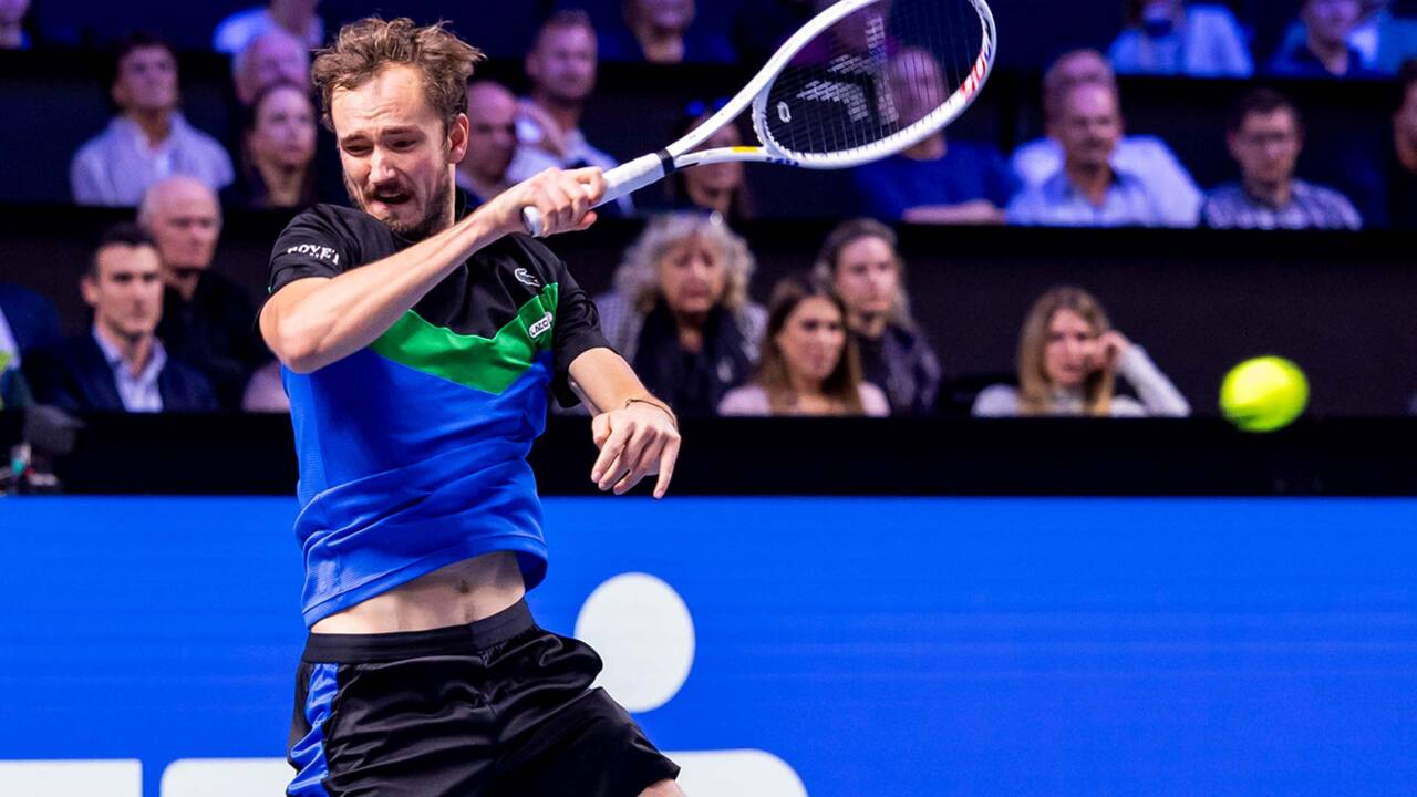 Vienna Open: Daniil Medvedev beats Stefanos Tsitsipas, Jannik Sinner  overcomes Andrey Rublev to reach final - Eurosport