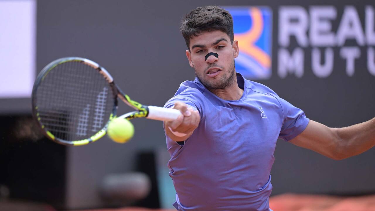 Hot Shot: Alcaraz powers forehand winner in Rome 2025