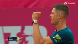 Hot Shot: Hubi digs out backhand pass in Estoril SFs