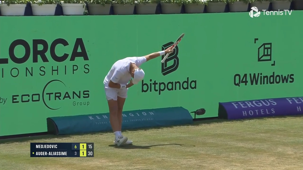Hot Shot: Take a bow, Hamad! Medjedovic's tweener earns shot of the week in Mallorca