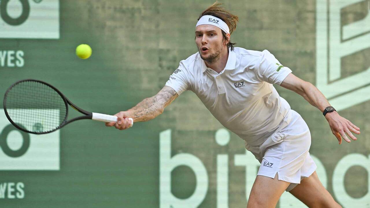 Hot Shot: The Halle final begins... and so does the Bublik show!