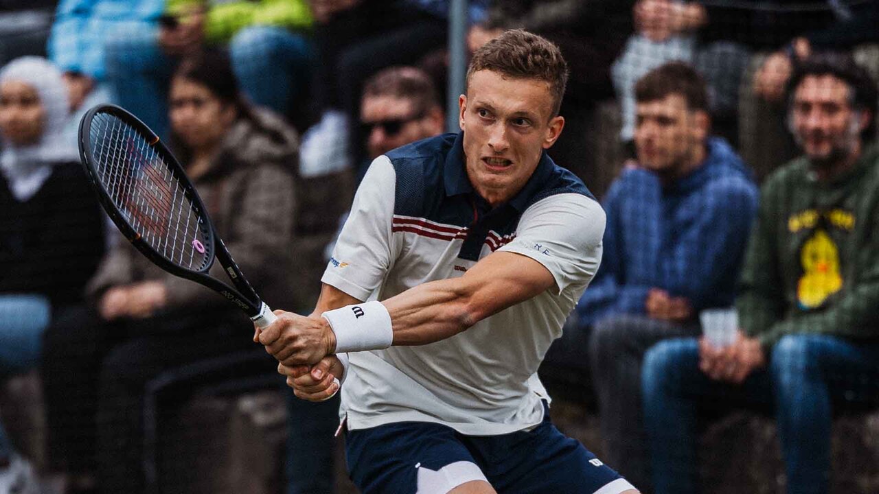 Hot Shot: Blockx's set-sealing volley lights up Next Gen ATP