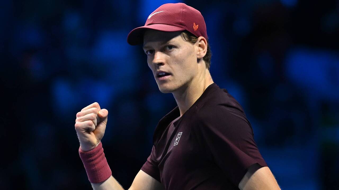 Hot Shot: Sinner brings set points with top-drawer lob in Turin final