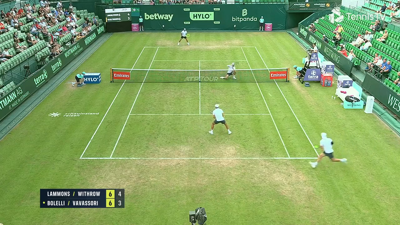 Hot Shot: Vavassori is a wall at net in Halle 2025