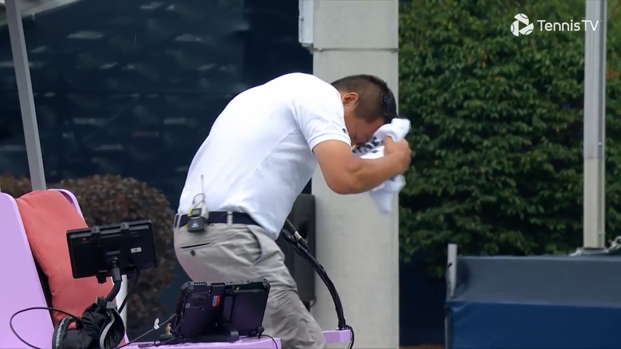 Watch umpire James Keothavong get drenched in Toronto