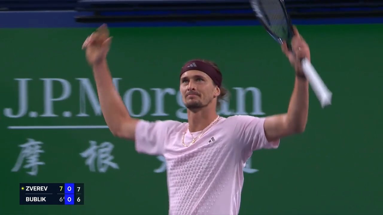 Hot Shot: Zverev wins opening set & raises the roof in Shanghai 2026