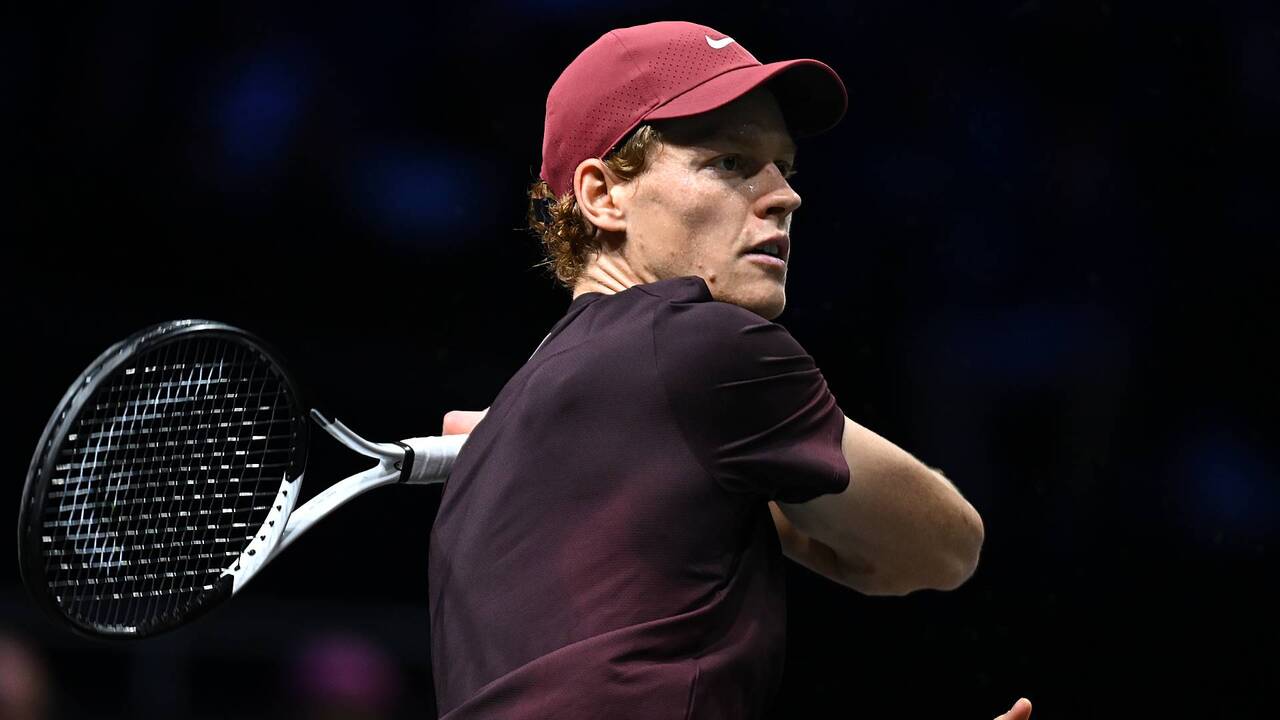 Hot Shot: Sinner seals double break with blistering forehand vs. Zverev in Paris 2025 SF