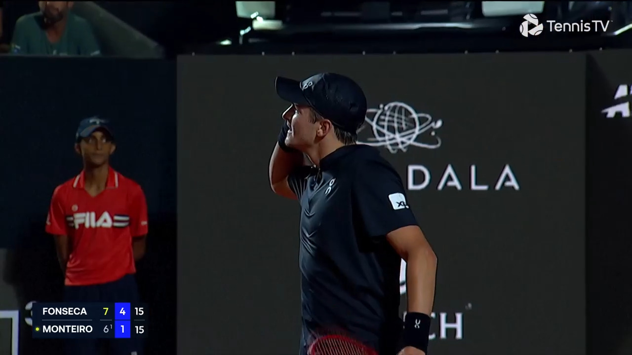 Hot Shot: Fonseca had no right to win this point in Rio de Janeiro!