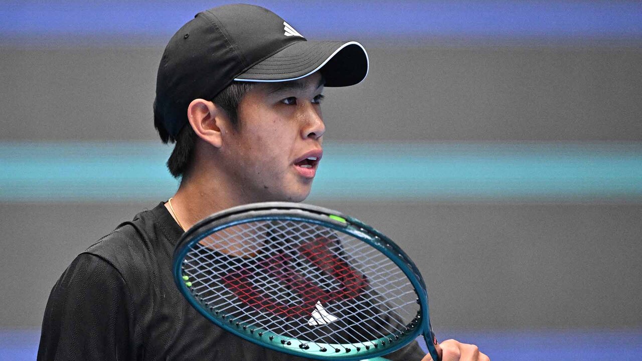 Hot Shot: Tien rebuffs Moutet's 'tweener and tumble' combo in Shanghai