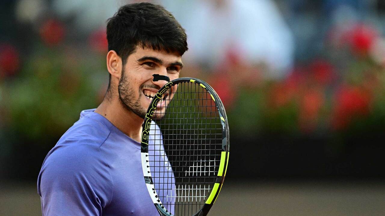 Hot Shot: Alcaraz takes further control against Sinner with deft dropper in Rome