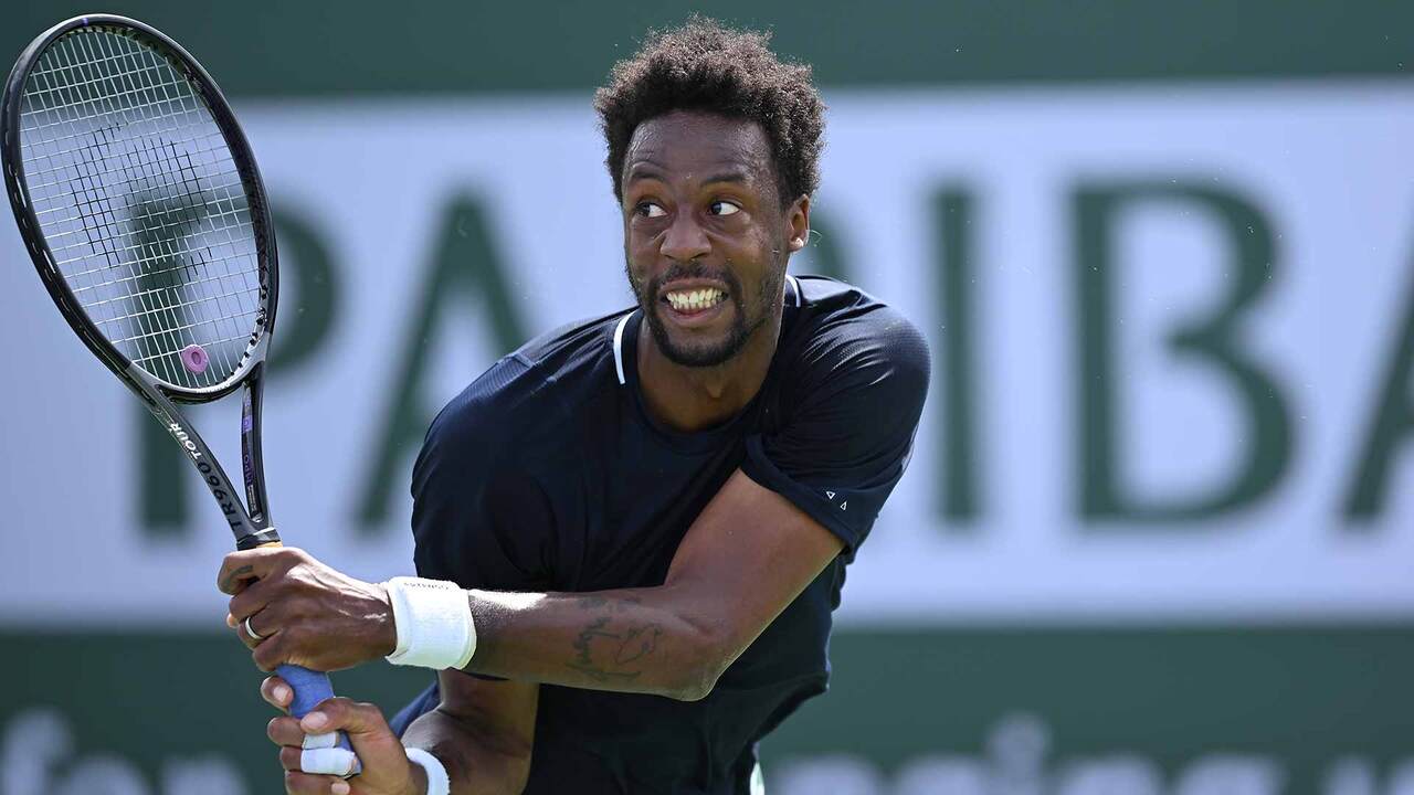 Hot Shot: Monfils' marathon effort to clinch set point vs. Norrie