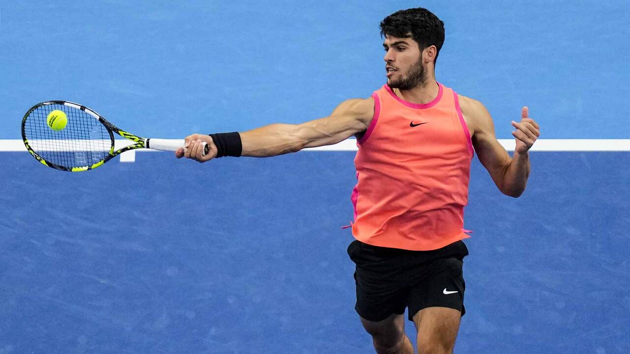 Hot Shot: Alcaraz lanza su enorme derecha ante Sinner en Pekín
