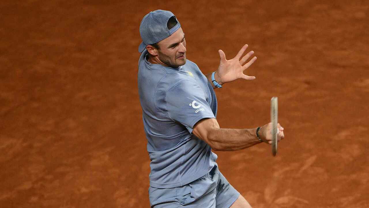 Hot Shot: Paul seals double break with return winner vs. Sinner in Rome