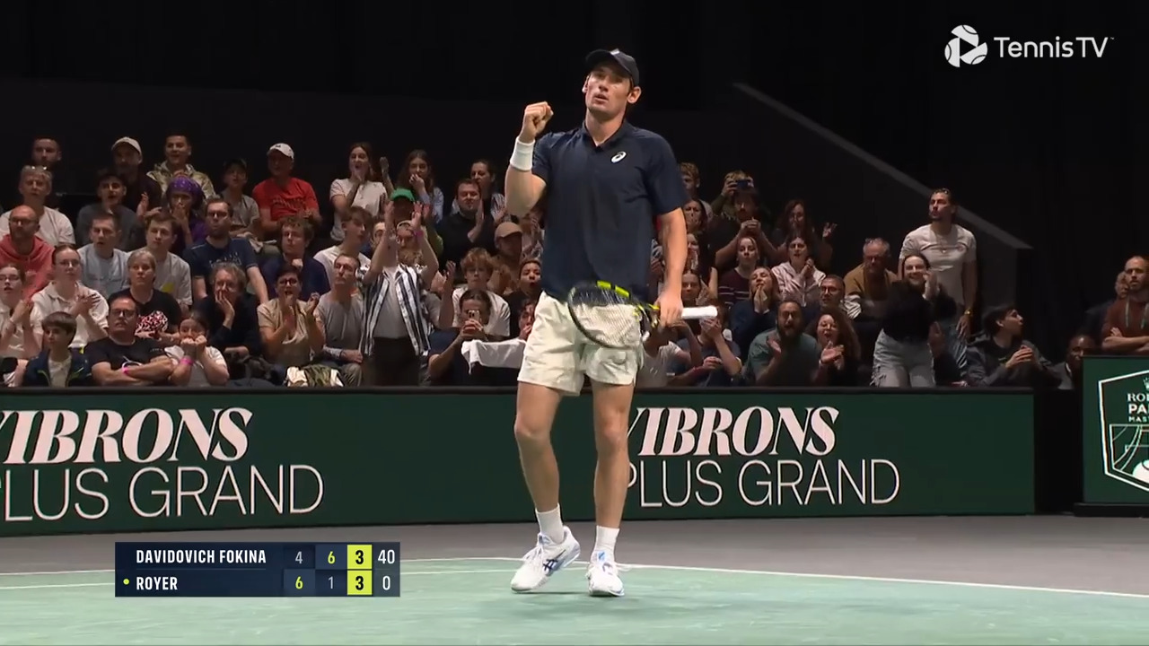 Hot Shot: Royer has Davidovich Fokina floored in Paris 2025 all-court exchange!