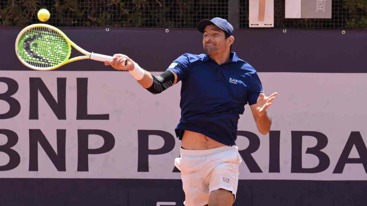 Hot Shot: Arevalo drops double forehand bomb in Rome final