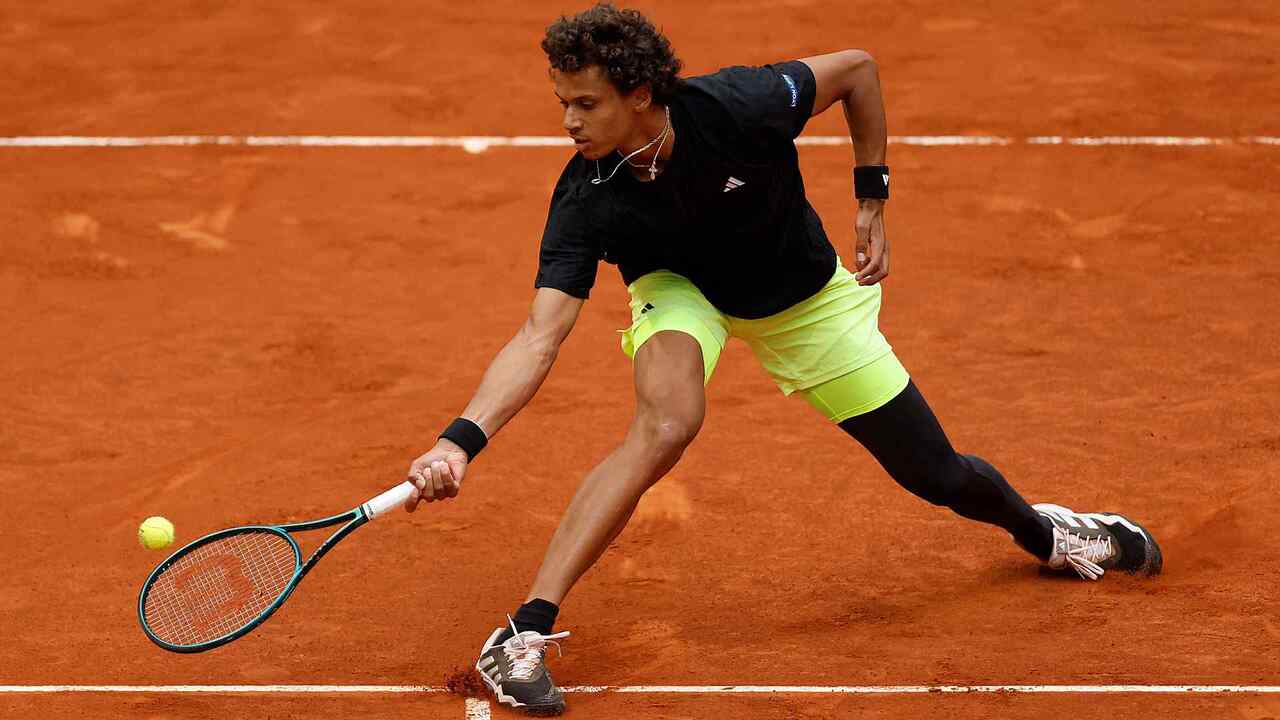 Hot Shot: Diallo last man standing as Dimitrov hits the deck