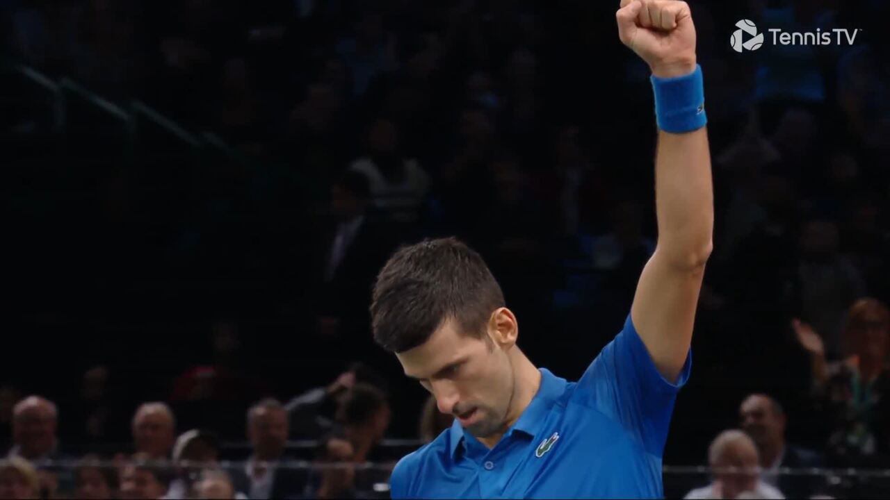 Hot Shot: Djokovic Hace De Todo En Un Punto Eterno En París