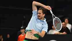 Hot Shot: Medvedev makes it look easy with perfect pass in Marseille