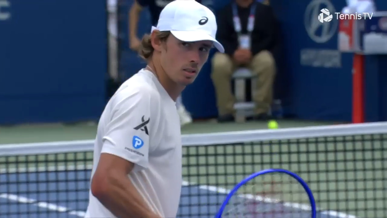 Hot Shot: Sky-high Demon! De Minaur lands 'nifty' backhand smash in Washington 2025