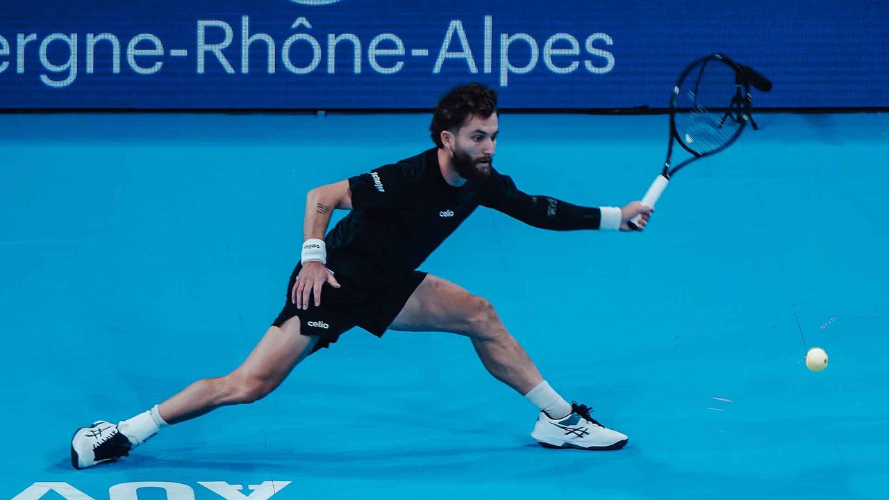 Hot Shot: Corner to corner! Moutet at his best in Lyon 2026