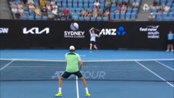 Hot Shot: Andy Murray Goes Up and Over Opelka