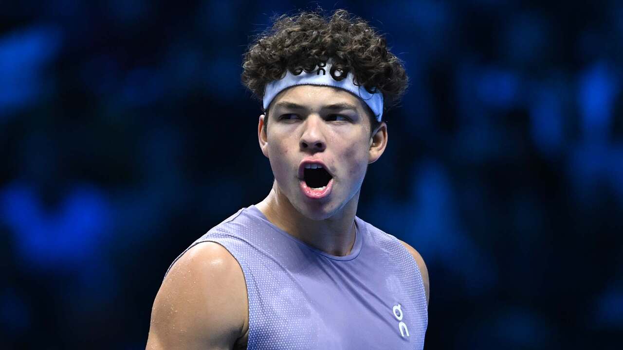 Hot Shot: Shelton carves set points with blistering forehand at Nitto ATP Finals