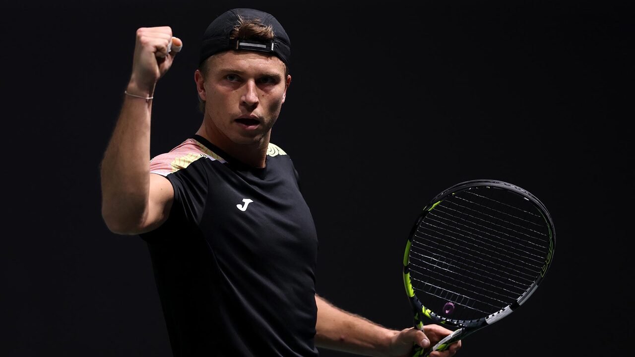 Hot Shot: Muller's one-handed flick leaves Etcheverry stunned in Athens 2025