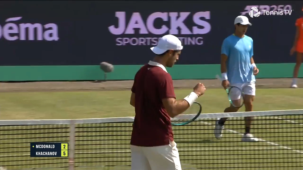 Hot Shot: Khachanov's delightful half volley in 's-Hertogenbosch 2025