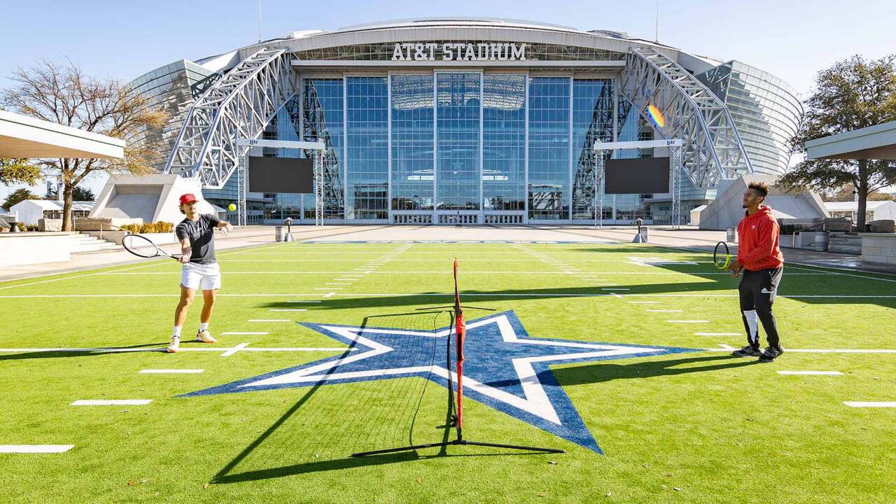 Mmoh Y Wolf Visitan A Los Dallas Cowboys