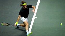 Hot Shot: Tsitsipas Finds Razor-Sharp Angle Against Rublev