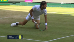 Hot Shot: 'He's got it with the dive!' Etcheverry's winner leaves Rublev smiling in Halle 2025